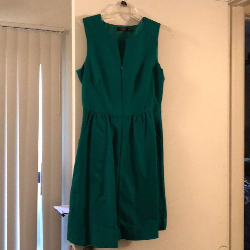Green Front Zip Dress with pockets!! Size 6